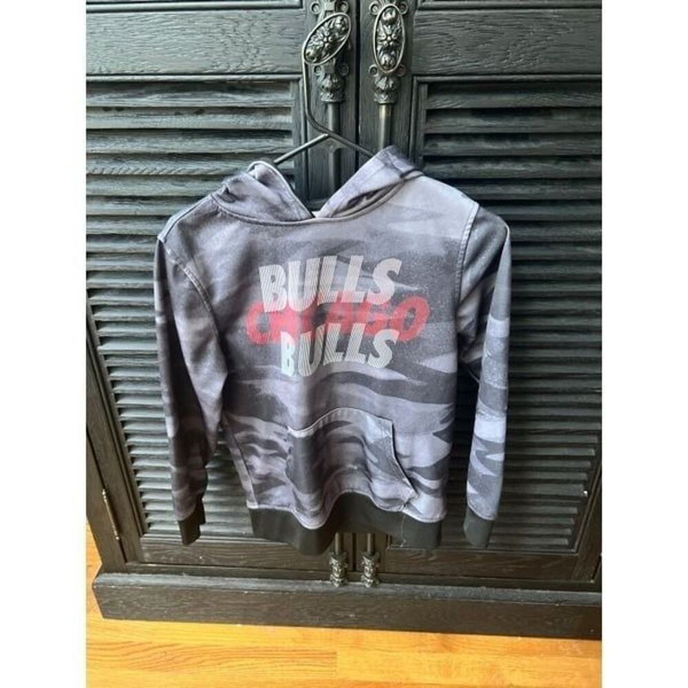NBA boy hoodie bulls size 10-12